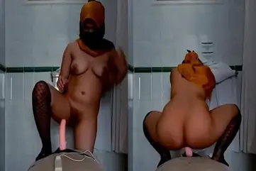 Bokep Indo Cewek Jilbab Coklat Sange Genjot Dildo poster