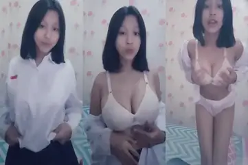Bokep Indo Rara Nadifa Pakai Seragam SMP poster