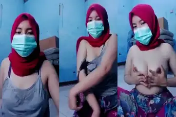 Bokep Jilbab Merah Remas Toket Live Paling Sange poster