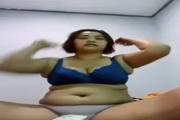 Cewek Bohay BH Biru Bilang Mau Tidur, Malah Bukak Semua poster