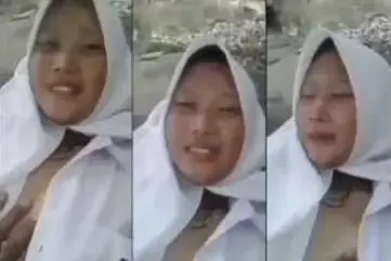 Gadis SMA Ngentot Di Batu Sungai Jembut Lebat poster