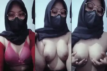 Hijab Cantik Suara Nyaring Ganas Genjot Terus poster